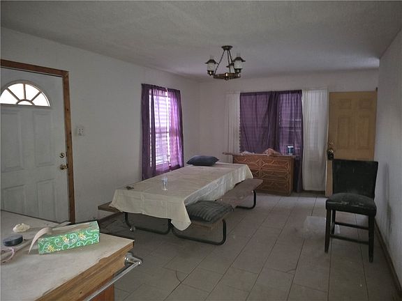 3rd image of 806 Louis Lynch Dr