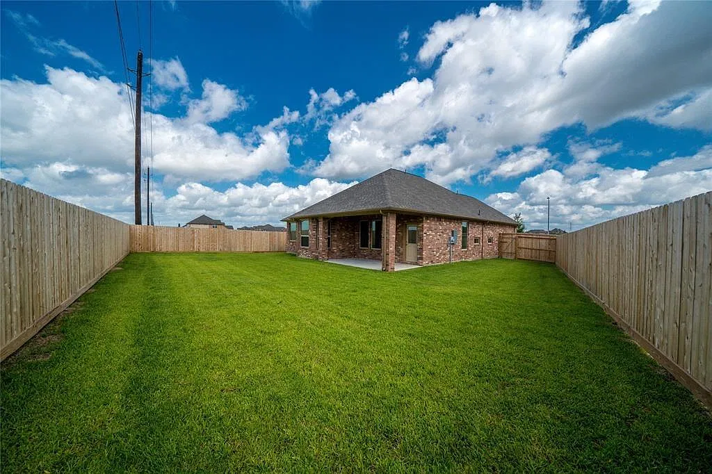 3 bed, 2.0 bath, 1730 sqft, $2,440 — Photo 3
