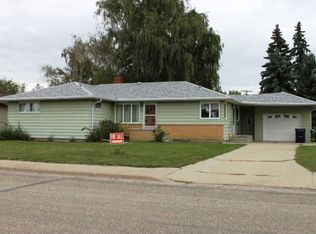407 2nd St N, Fessenden, ND 58438