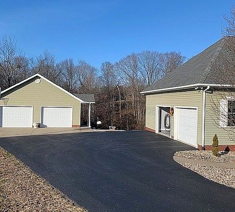 3rd image of 256 Zoe Dr