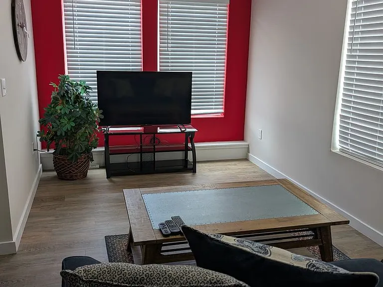 950 S Hebron Ave — Photo 6