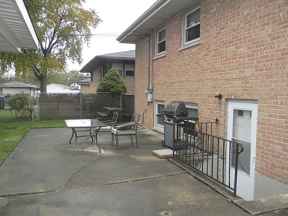 5th image of 10624 Lockwood Ave