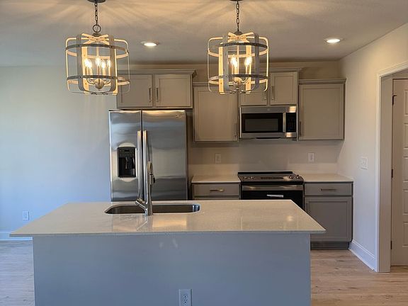4th image of 207 Donegal Dr