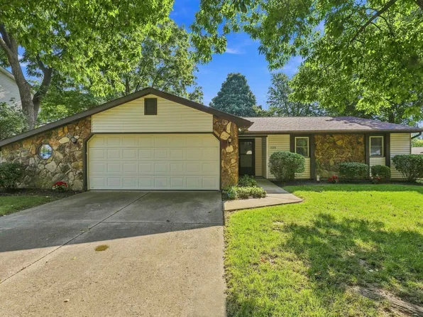 1725 Cambrian Pl, Fort Wayne, IN 46804