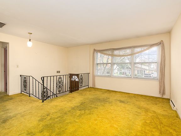 4th image of 1256 S Vail Ave