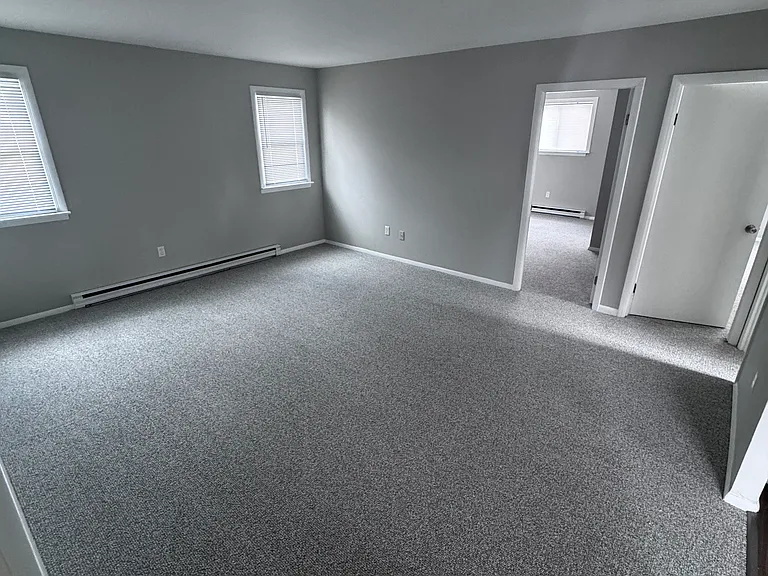 1435 N Hills Ave #B — Photo 3