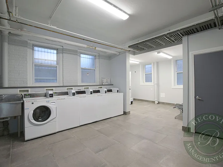 The 1521 Sherwin — Photo 24