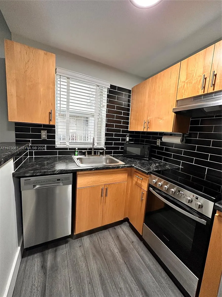 Building Photo - 1542 Drexel Ave #107