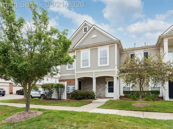 8210 Addington Dr #91, Walled Lake, MI 48390