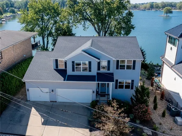 5334 S Island Dr NW, Canton, OH 44718