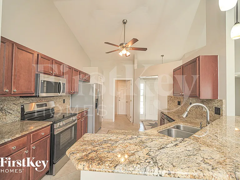 1606 SW 14th St — Photo 8
