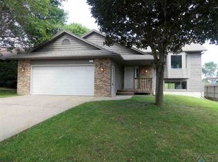 2612 S Avondale Ave, Sioux Falls, SD 57110