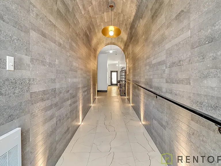 61 Montrose Ave #206N — Photo 5