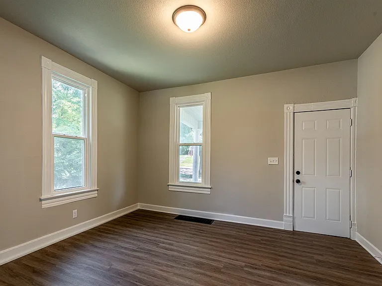 2905 Olive St — Photo 3