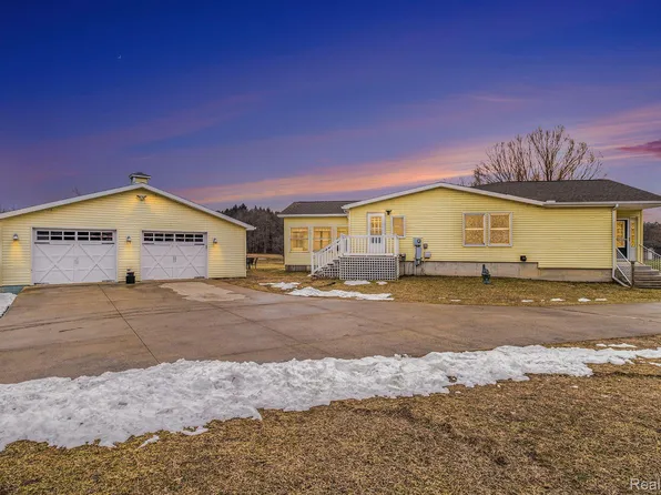 9404 McKinley Rd, Montrose, MI 48457