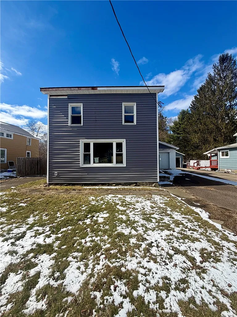 12 Maple St photo 1