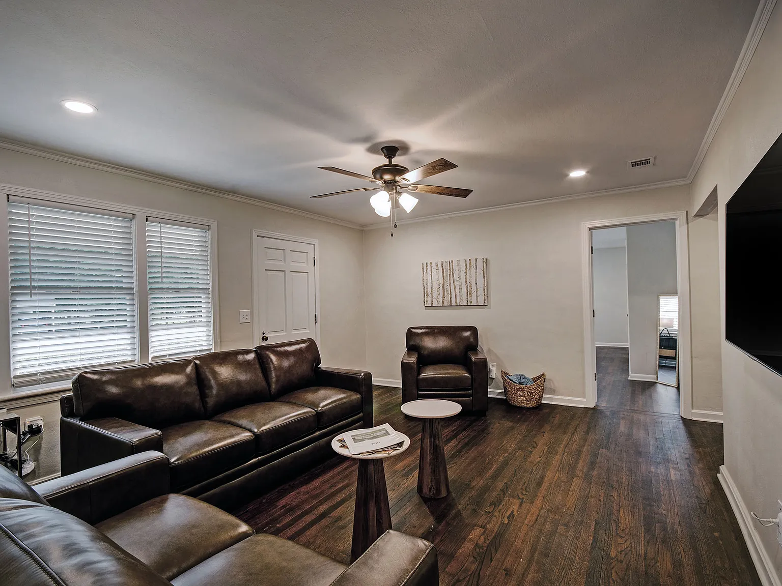 3 bed, 1338 sqft, $5,100 — Photo 3