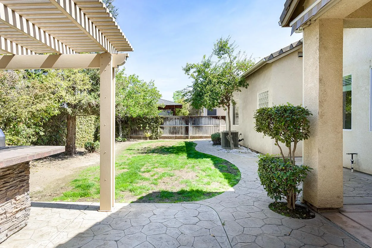 2171 Serena Ave — Photo 4