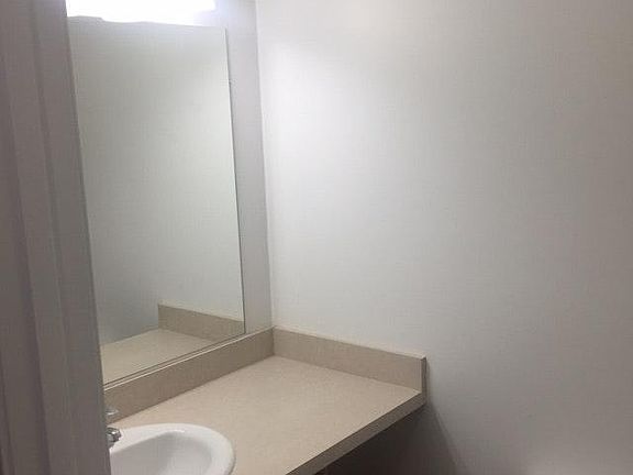 1/2 Bathroom