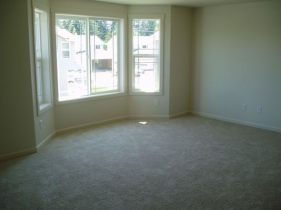3rd image of 15517 NE 82nd Cir