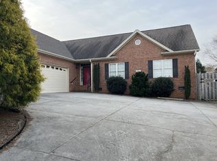 6044 Aaron Place Ln, Kernersville, NC 27284