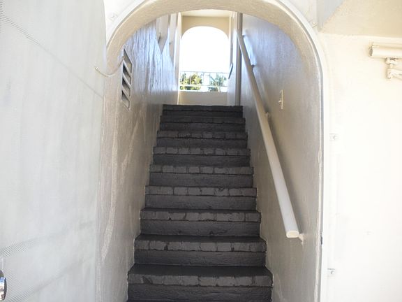 2nd image of 334 1/2 Del Mar Ave