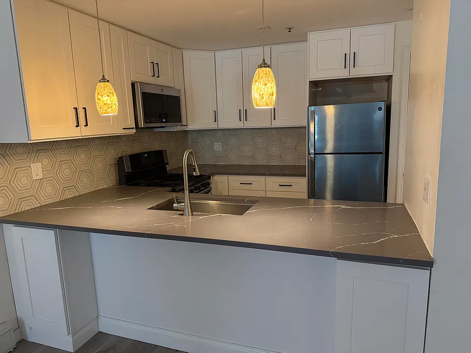 1115 Willow Ave #6