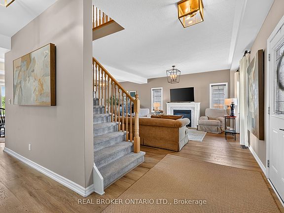 5th image of 36 Beverly St