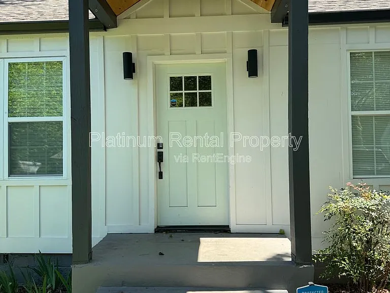 1872 Cannon St — Photo 3