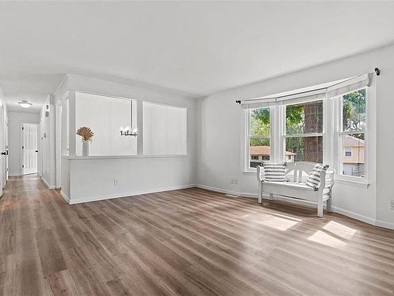 4th image of 5618 Locust Ave