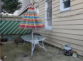 6802 60th St, Ridgewood, NY 11385