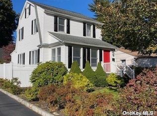 43 Chestnut Cir, Northport, NY 11768