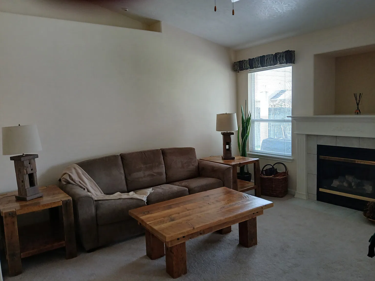 3 bed, 1215 sqft, $1,995 — Photo 2