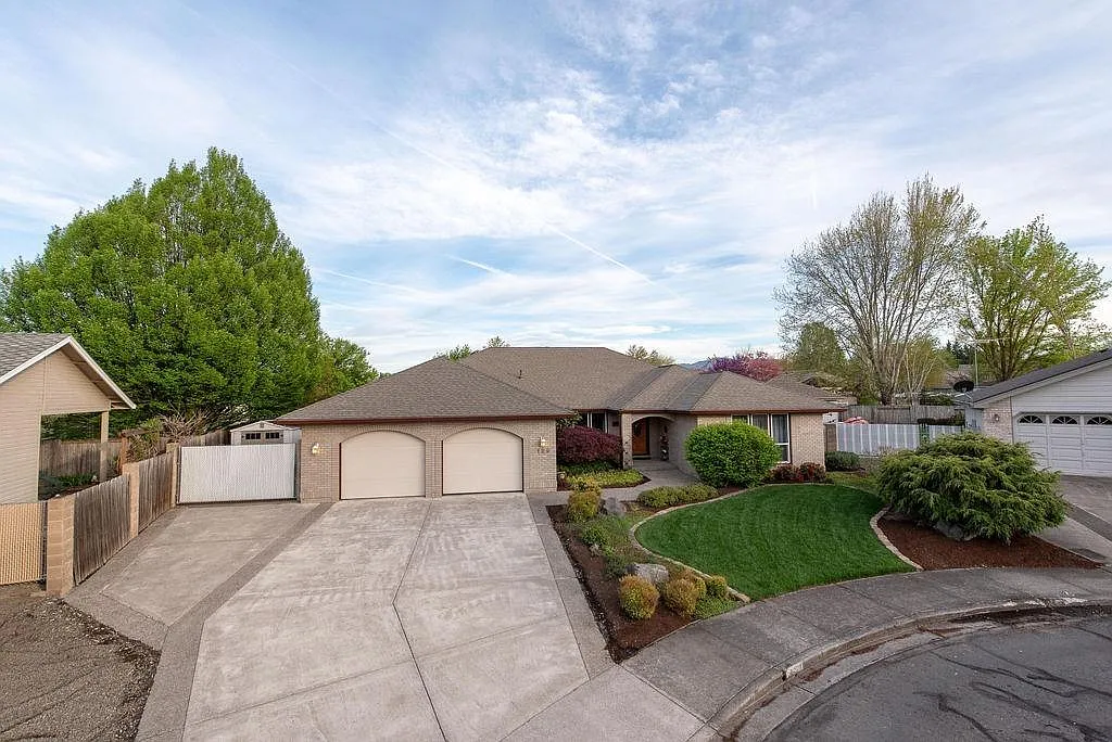 139 Tiffany Ct photo 1