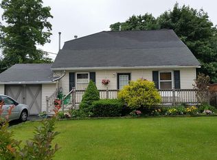 42 Academy St, Farmingdale, NJ 07727