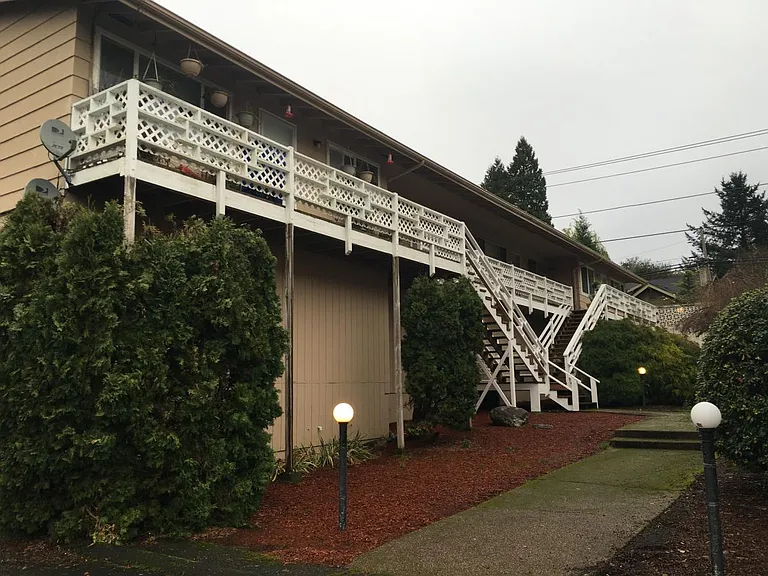 1115 SE Roberts Ave — Photo 14