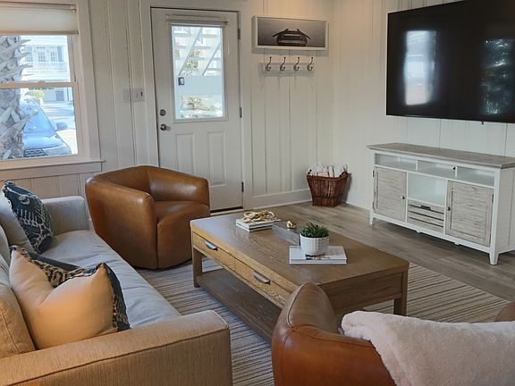 Downstairs unit-- living room