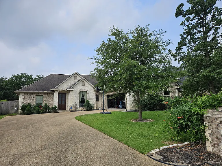 2426 Newark Cir — Photo 1