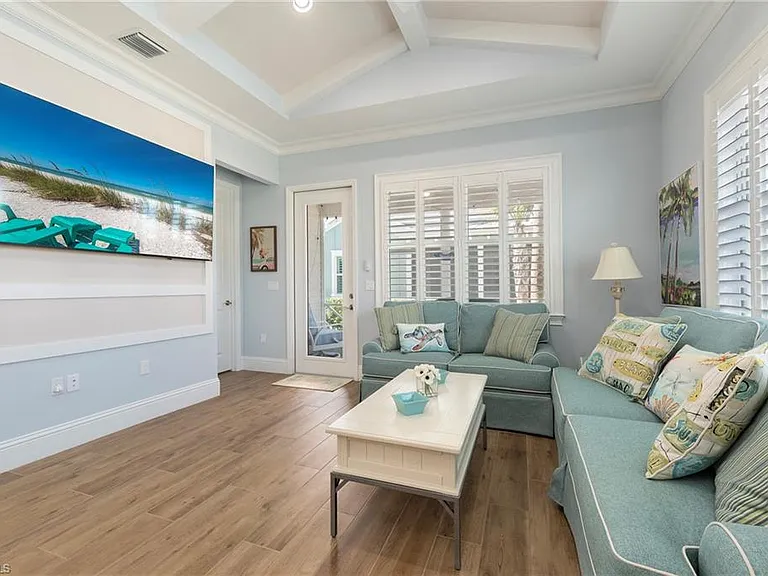 7270 Saona Ct — Photo 2