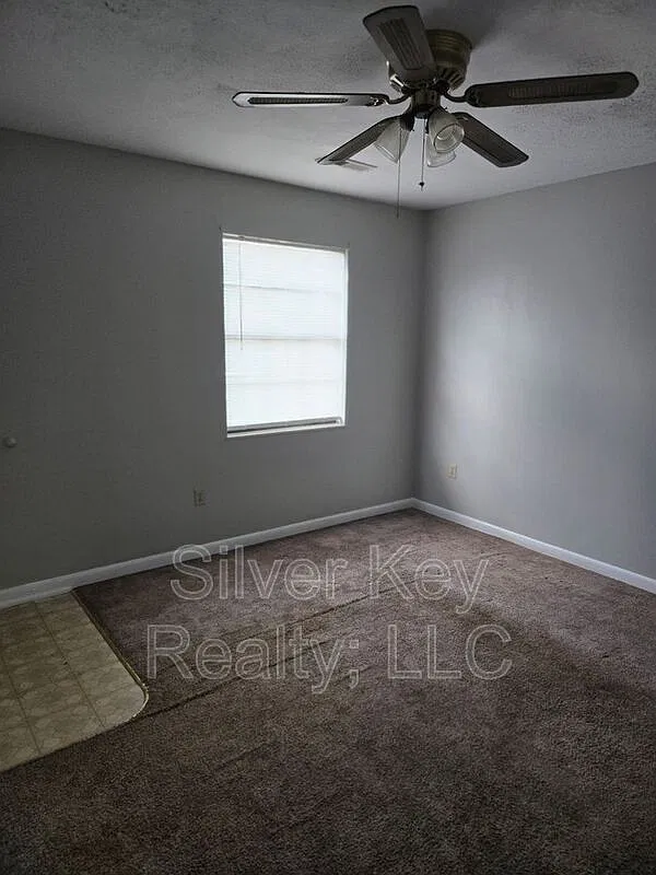 2 bed, 1.0 bath, $895 — Photo 3