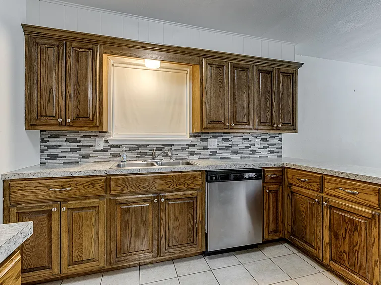 1828 Burnt Oak St — Photo 34
