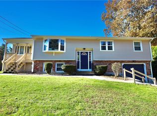 7 Red Oak Dr, Coventry, RI 02816