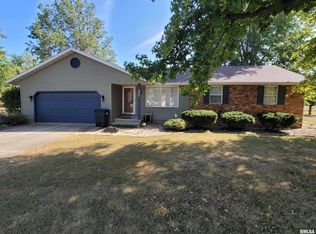 437 Prairie View Dr, Salem, IL 62881