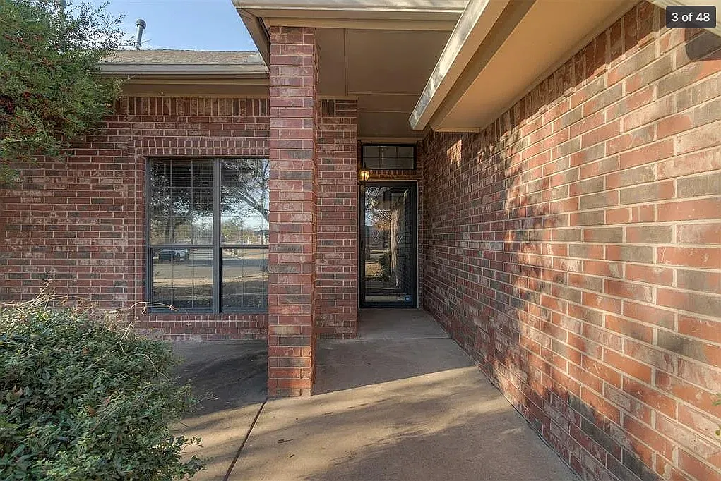 4 bed, 2359 sqft, $2,750 — Photo 2
