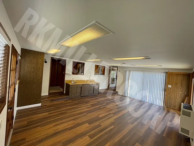Bonus family room with wet bar