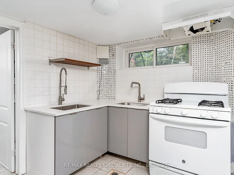 290 Westmount Ave #LOWER — Photo 10