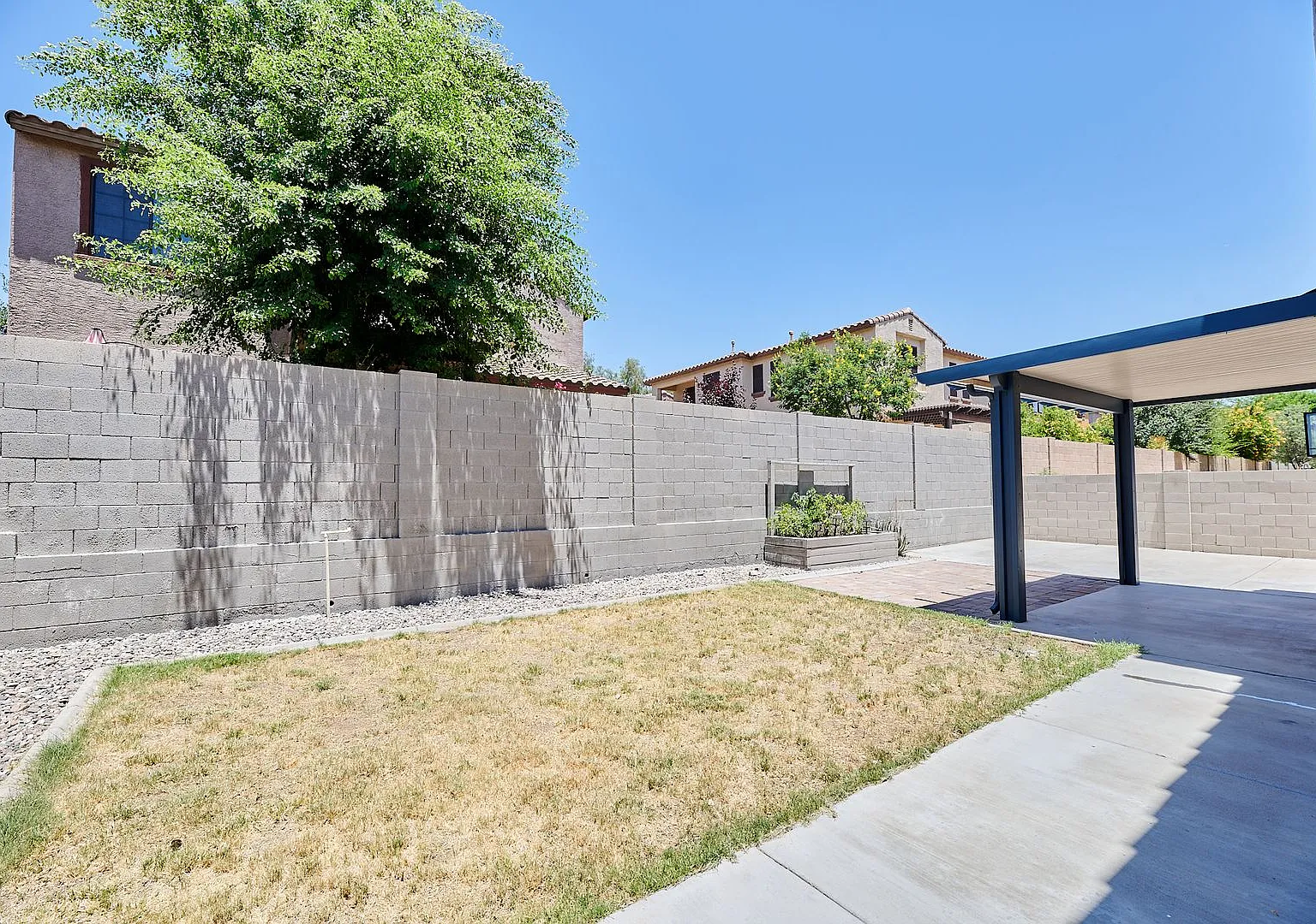 Excellent Home in Phoenix! — Photo 2