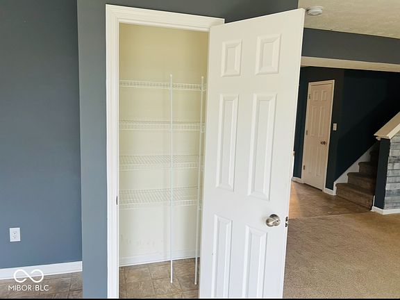 5th image of 476 Haywood Dr
