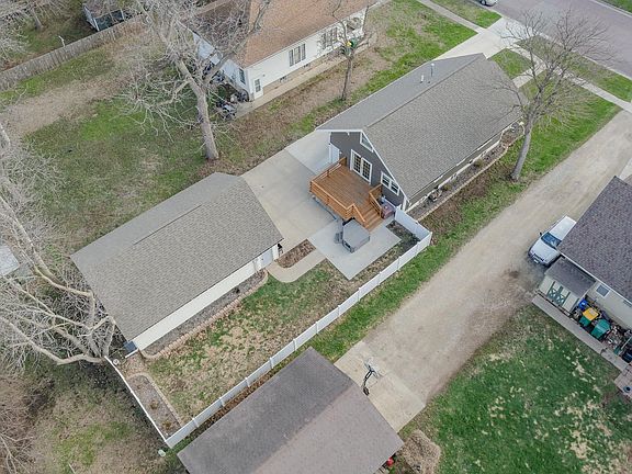 3rd image of 1203 N Ave