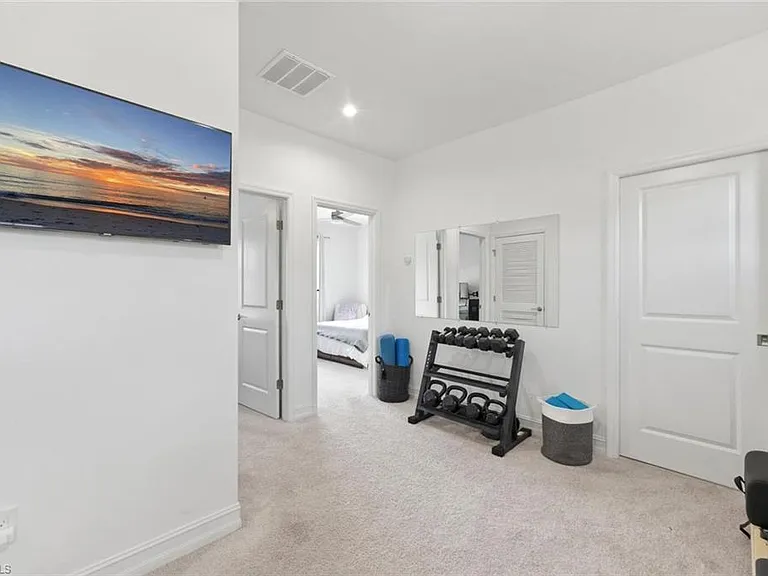 7345 Rockefeller Dr — Photo 25